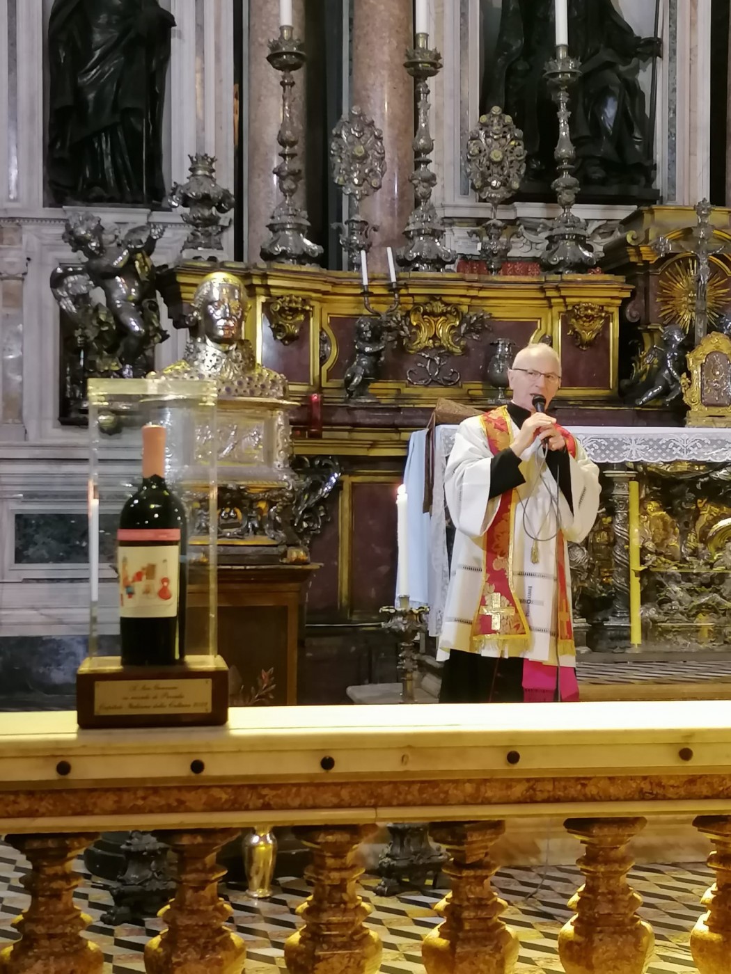 Mosaico per Procida: il vino fa sangue. Gaetano Cataldo ed il suo dono a San Gennaro.