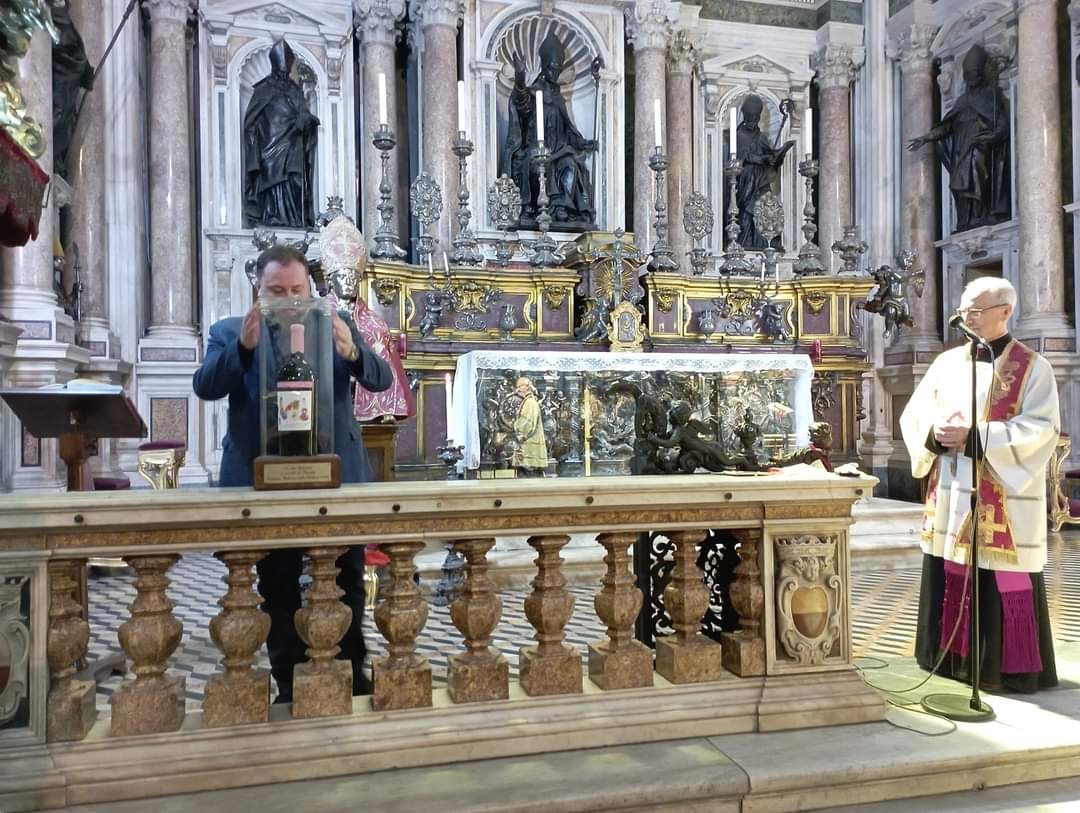 Mosaico per Procida: il vino fa sangue. Gaetano Cataldo ed il suo dono a San Gennaro.