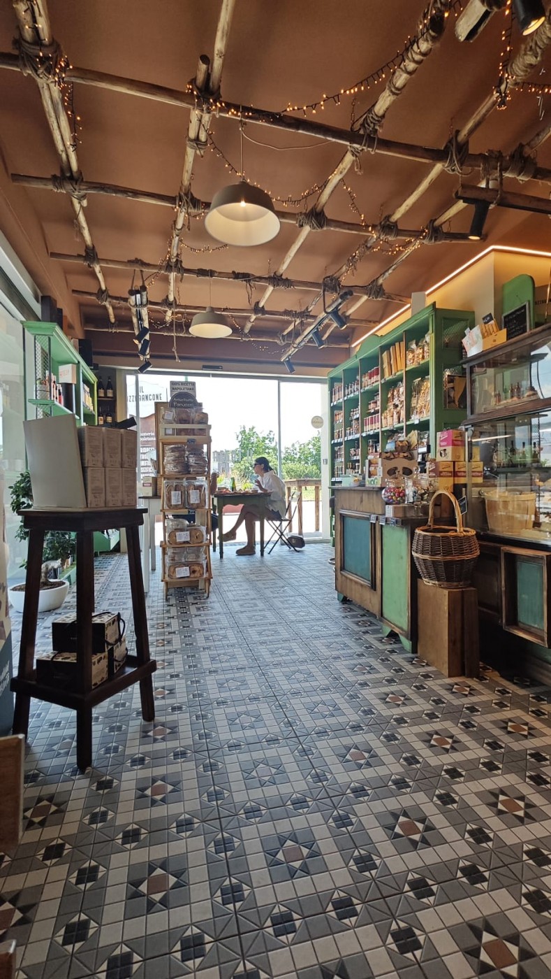 Tozzabancone, a Mariglianella il ritorno della salumeria come luogo di cultura gastronomica