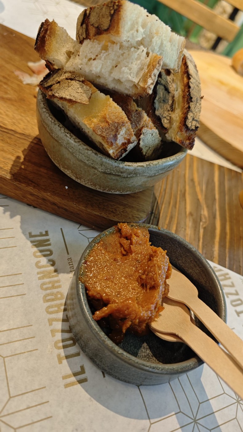 Tozzabancone, a Mariglianella il ritorno della salumeria come luogo di cultura gastronomica