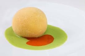Ecco perché la polemica che ha coinvolto Franco Pepe e l'utilizzo di mozzarella congelata è fuori tempo massimo e perché il movente potrebbe essere un altro.