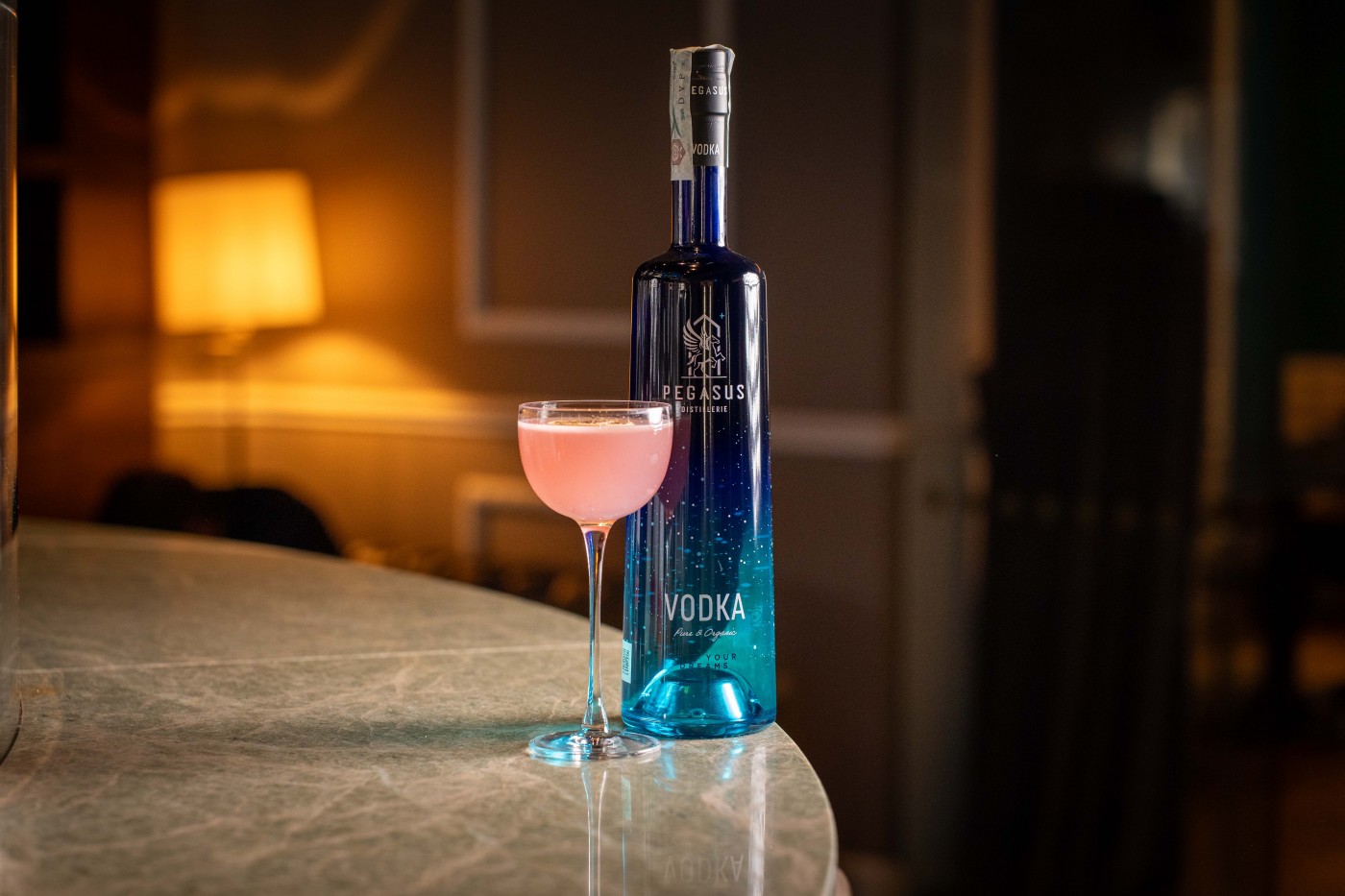 Dalla Borgogna alle stelle: Pegasus Vodka debutta in Italia con Velier e sceglie Firenze