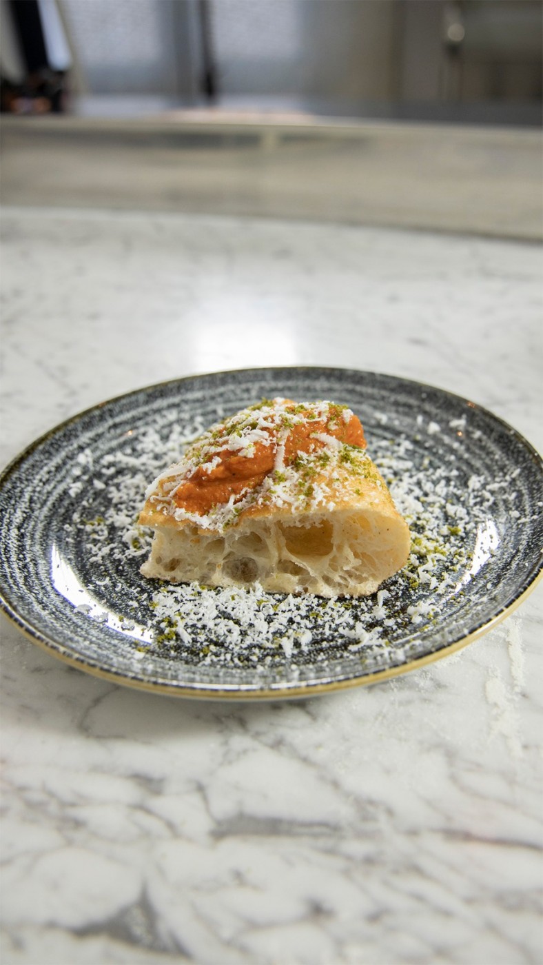 Ecco perché la polemica che ha coinvolto Franco Pepe e l'utilizzo di mozzarella congelata è fuori tempo massimo e perché il movente potrebbe essere un altro.